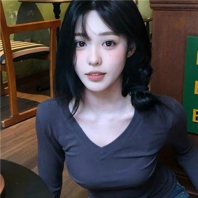 艾米莉亚·佩雷斯封面